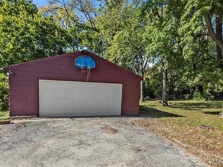 3319 Eminence Blvd — Photo 5