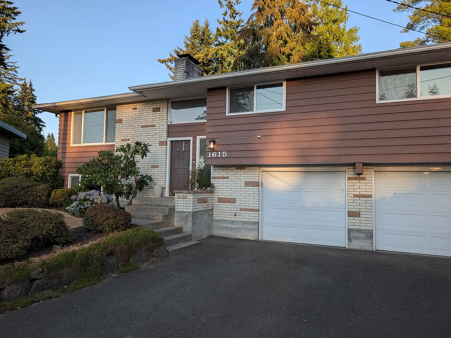 4 bed, 2.5 bath, 2400 sqft, $4,295 — Photo 1