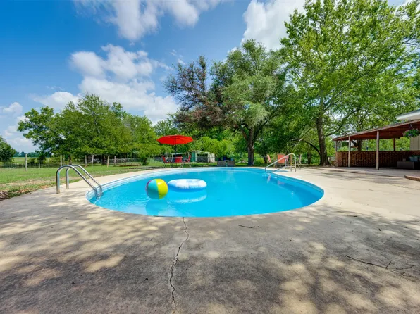 307 Daingerfield St, Naples, TX 75568