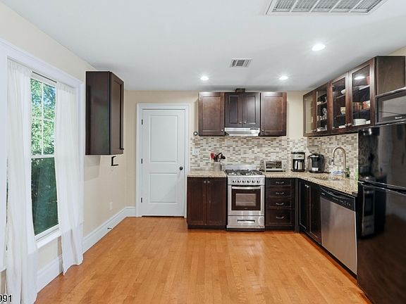5th image of 13 Tannery Ln #A