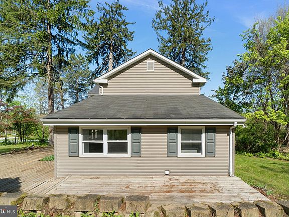 3rd image of 753 Old New Windsor Pike