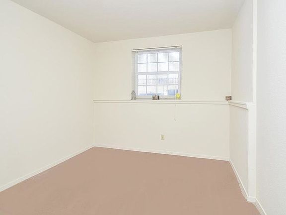 4th image of 2411 Louisiana St #G083