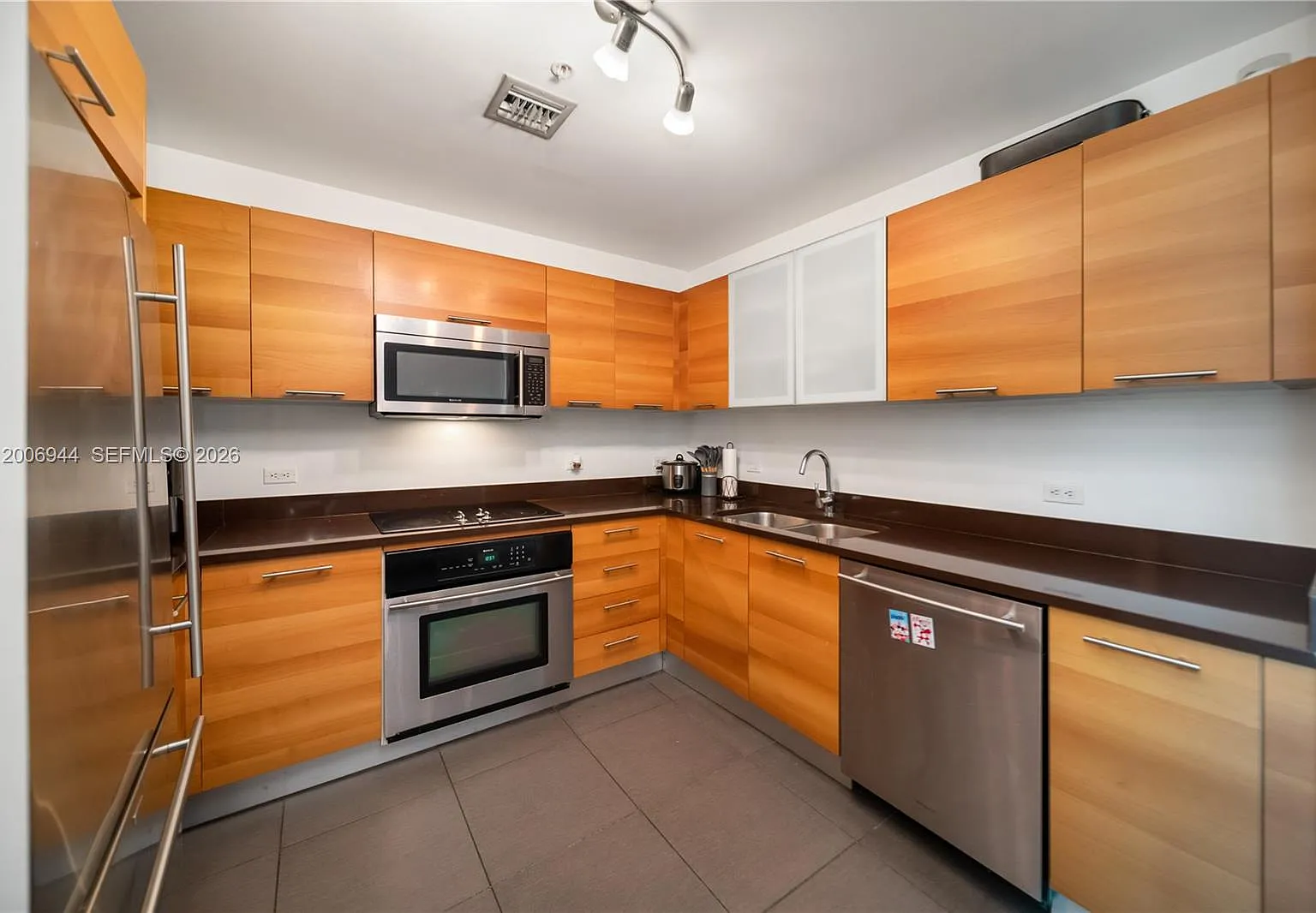 Four Midtown Miami Condo — Photo 3