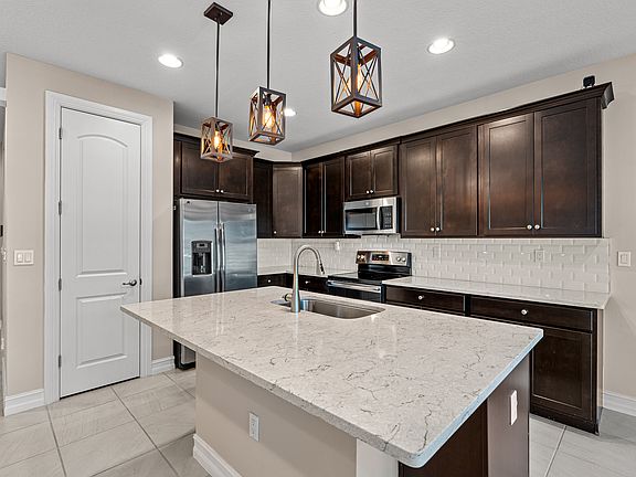 3rd image of 10103 Akenside Dr