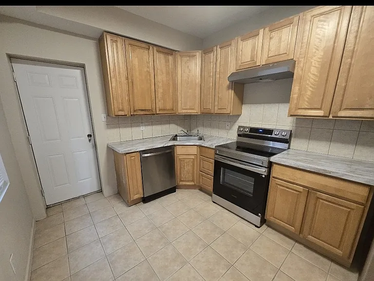 5228 Pulaski Ave — Photo 6