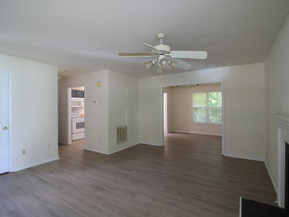 4th image of 2820 Beehnon Way