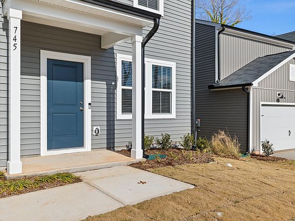 4th image of 745 Richardson Dr