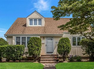 810 Marion St, Franklin Square, NY 11010