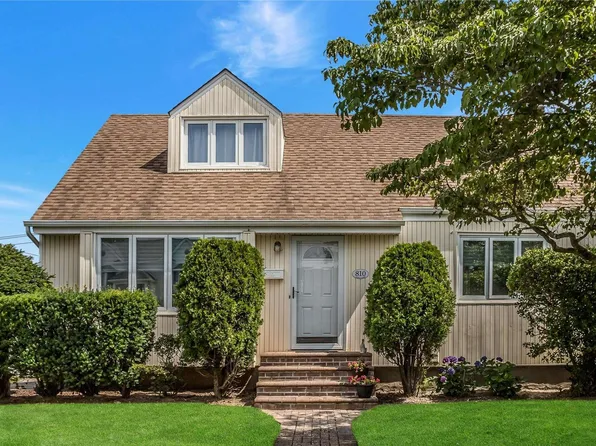 810 Marion Street, Franklin Square, NY 11010