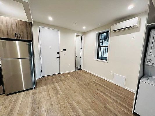 5th image of 970 E 34th St #3B