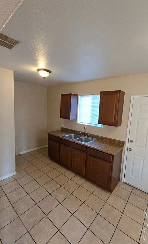 1 bed, 1.0 bath, 600 sqft, $1,800 — Photo 4