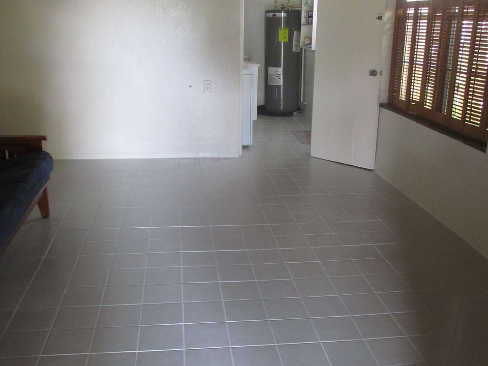 Lower level entry LR