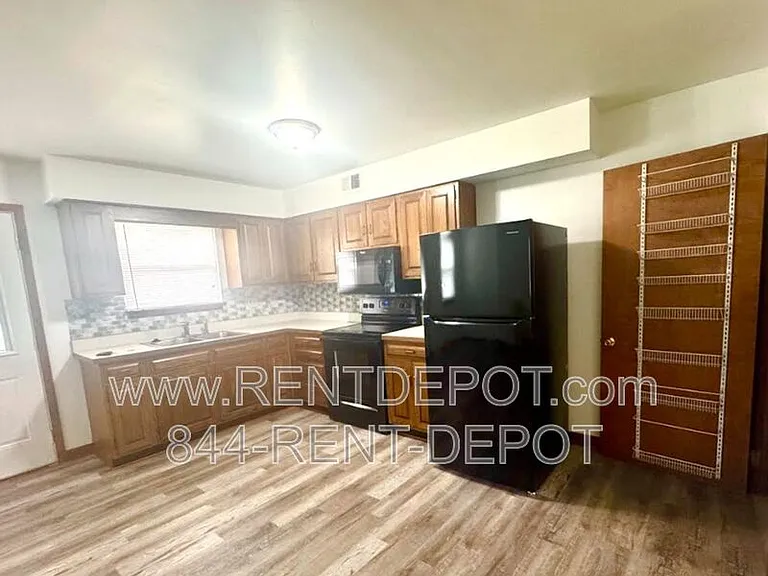 306-308 Bob Court Dr — Photo 3
