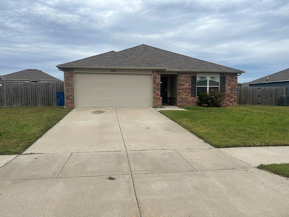 1st image of 804 NW 68th Ave