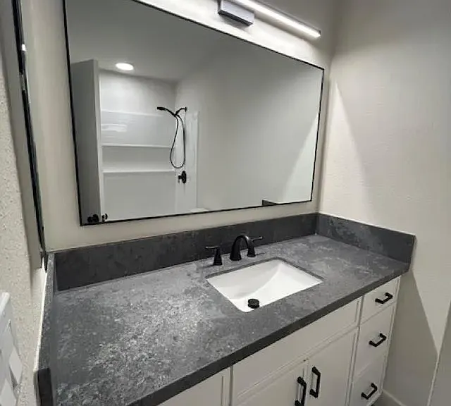 811 W Nutmeg St #102 — Photo 34