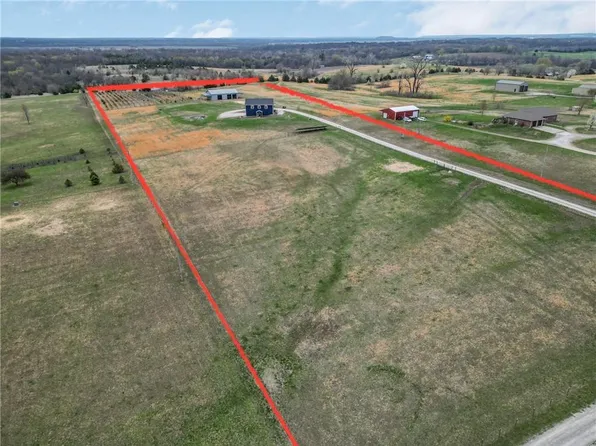 21925 Golden Rd, Linwood, KS 66052