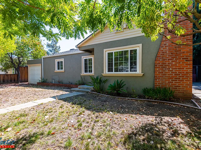 2220 Hanover St — Photo 1