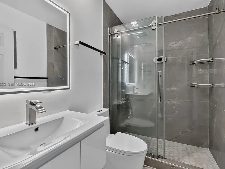 2141 W 53rd St — Photo 16
