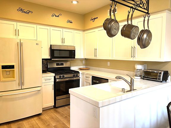 3rd image of 12336 Creekview Dr