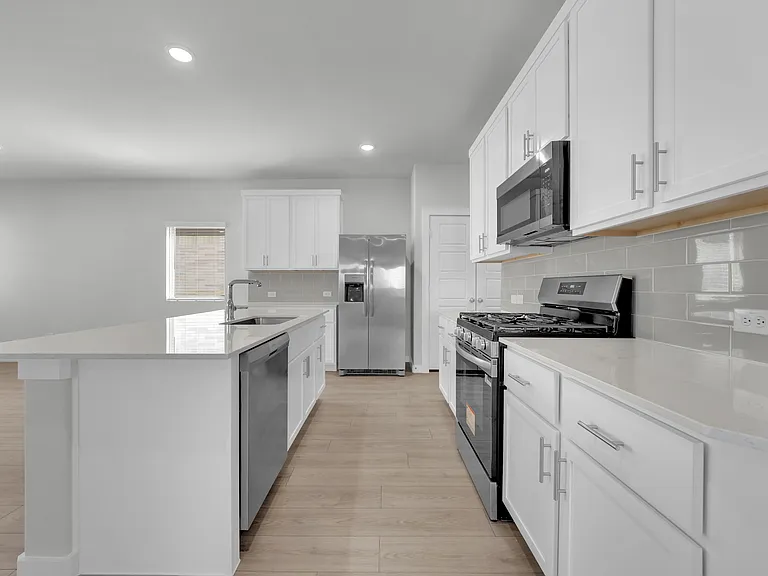 305 Millwood Ln — Photo 9