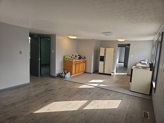3rd image of 300 Cedar Ave