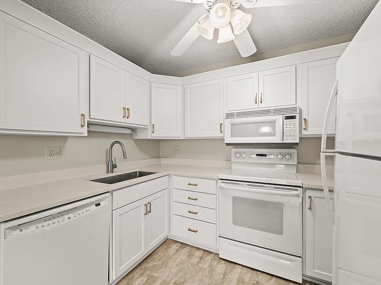 7040 E Girard Ave #309 — Photo 8