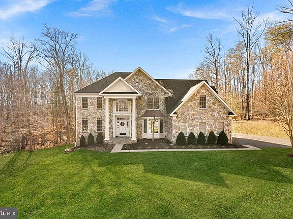 2nd image of 8138 Rondelay Ln