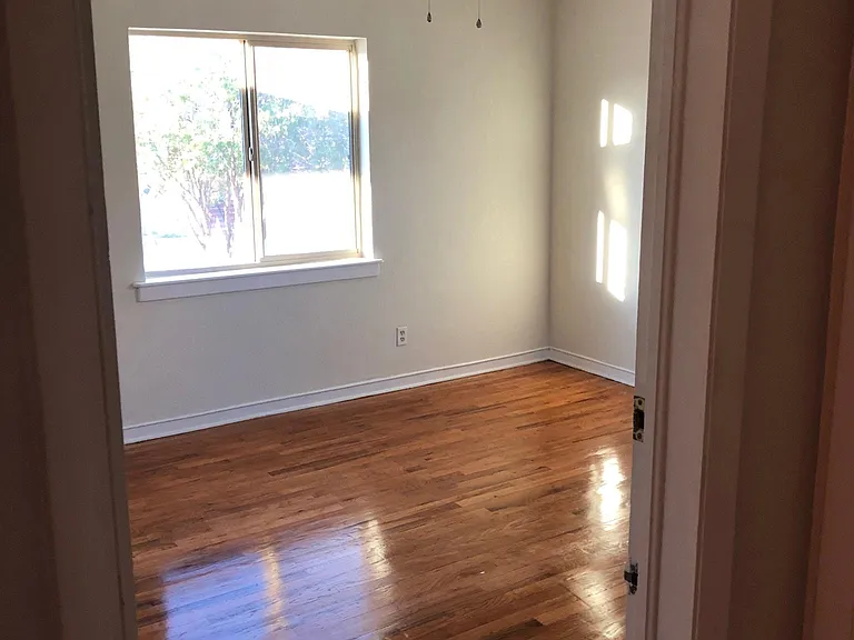 1116 E California Ave — Photo 12