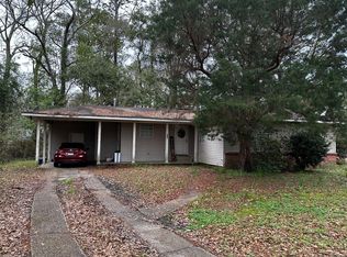 421 Sutherland Cir, Chickasaw, AL 36611