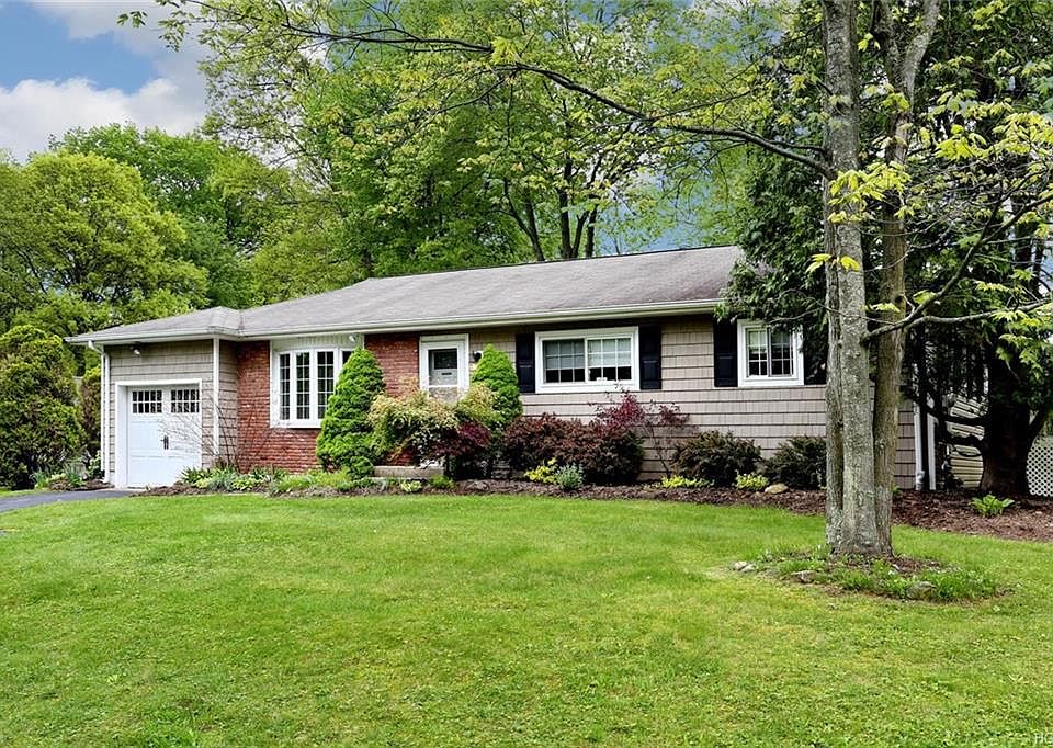 2nd image of 2 Bonnie Ln