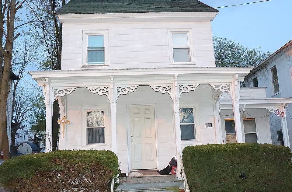 2nd image of 301 N Laurel St
