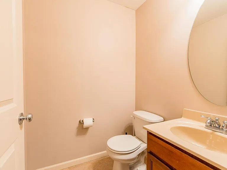 1112 Ekstam Dr #4 — Photo 10