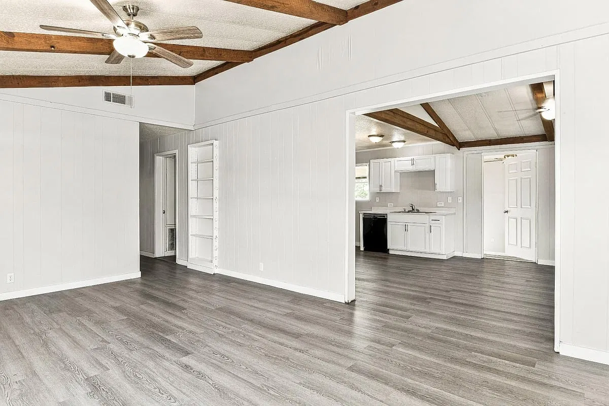 1410 Karen Dr — Photo 4