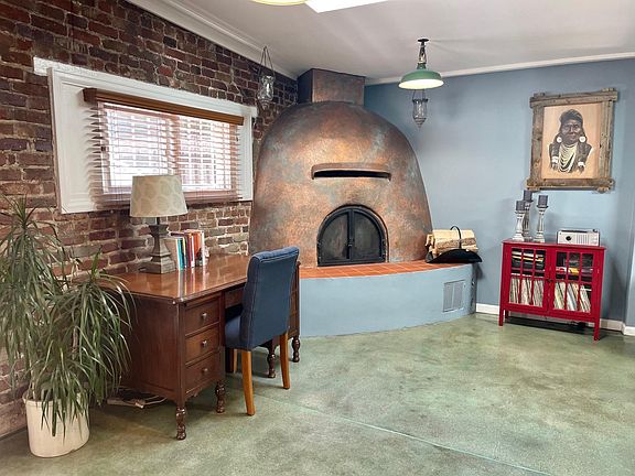 2nd image of 131 W 4th Ave