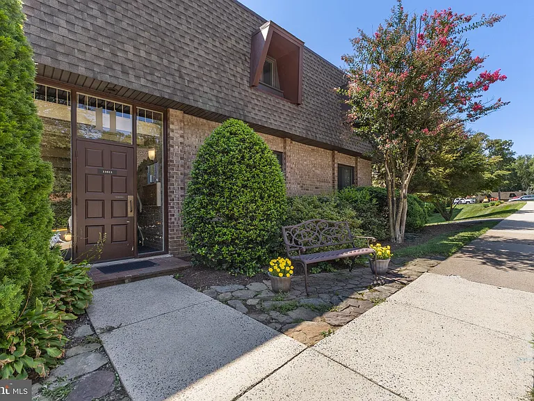 11611 Vantage Hill Rd #11B — Photo 2