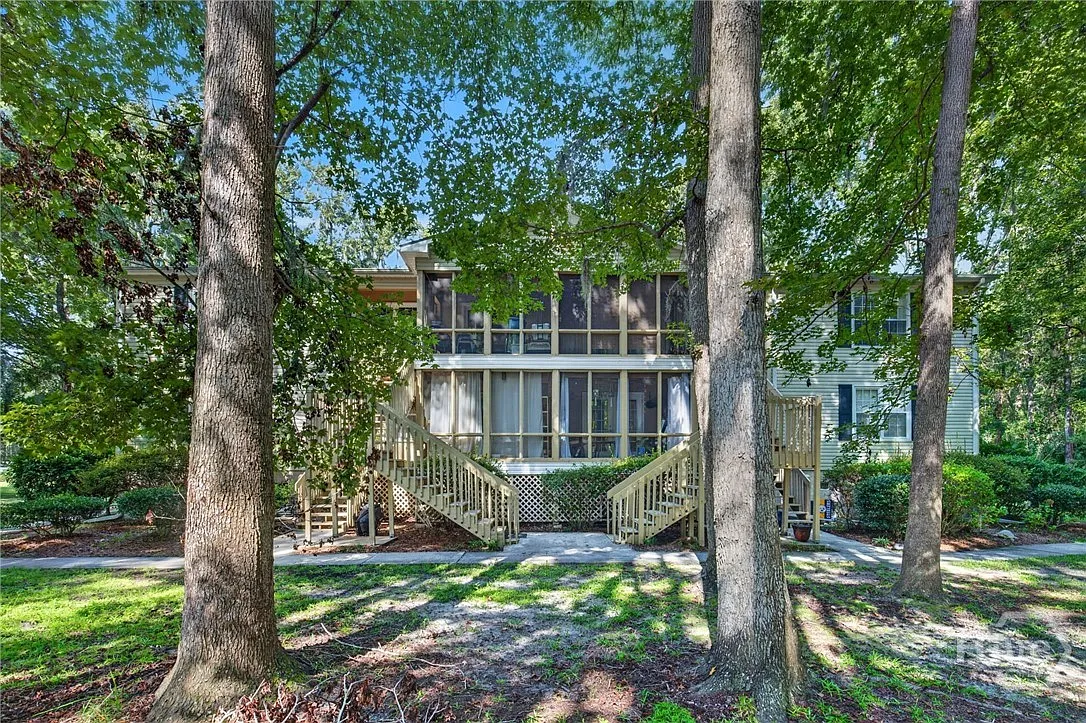 2 bed, 2.0 bath, 900 sqft, $1,600 — Photo 3