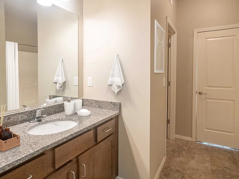 Harbor Island Apartments — Photo 7