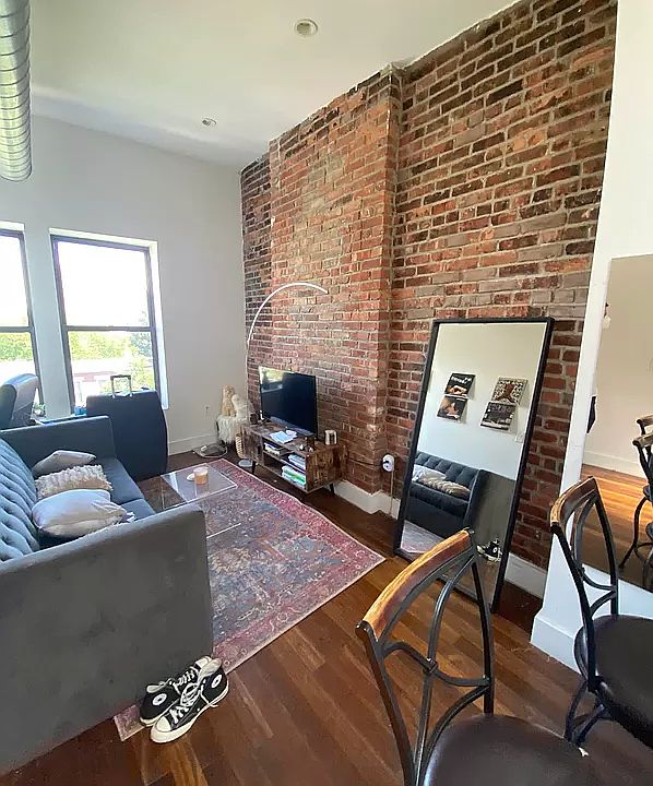 1st image of 84 Somers St #2A