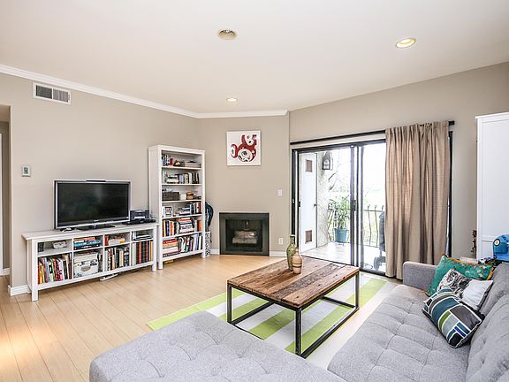 3rd image of 801 S Plymouth Blvd APT 303
