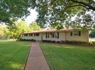 916 Berry Ave, Lebanon, TN 37090