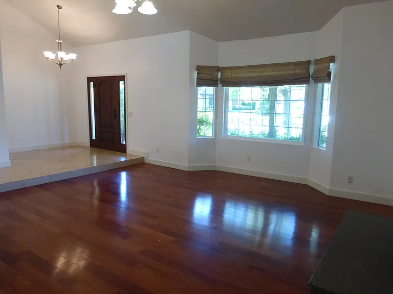 29104 Laro Dr — Photo 2