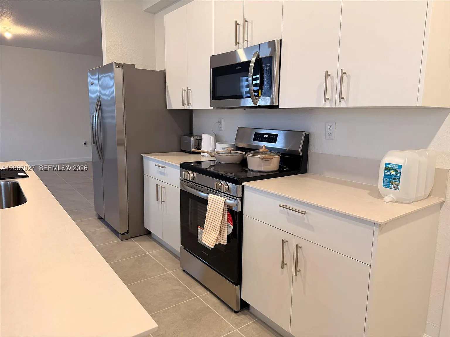 3 bed, 2.5 bath, 2953 sqft, $3,400 — Photo 4