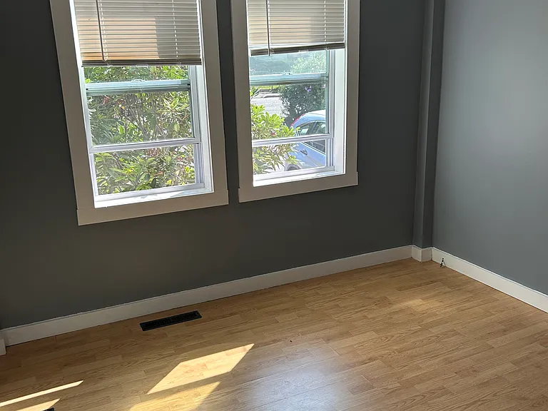 112 Arlington St #2 — Photo 4