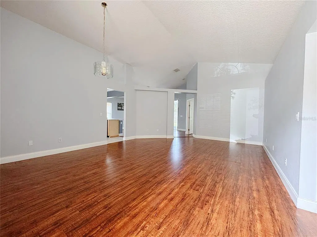 3 bed, 2.0 bath, 1570 sqft, $2,500 — Photo 2