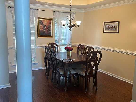 3rd image of 216 Marigold Dr