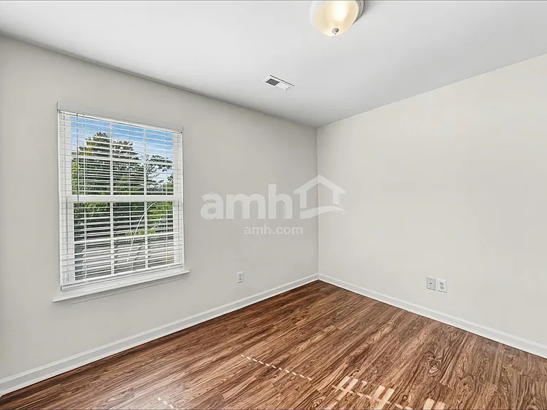 117 Rock Glen Ct — Photo 14