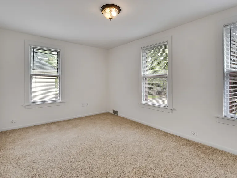 476 W Jackson St — Photo 15
