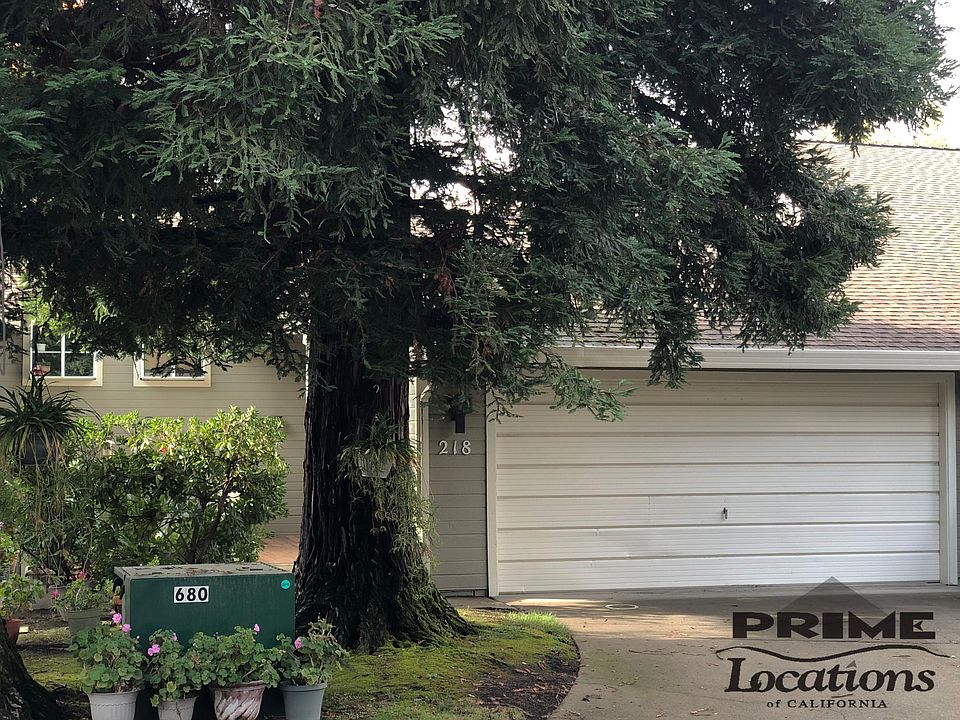 1st image of 218 Live Oak Cir