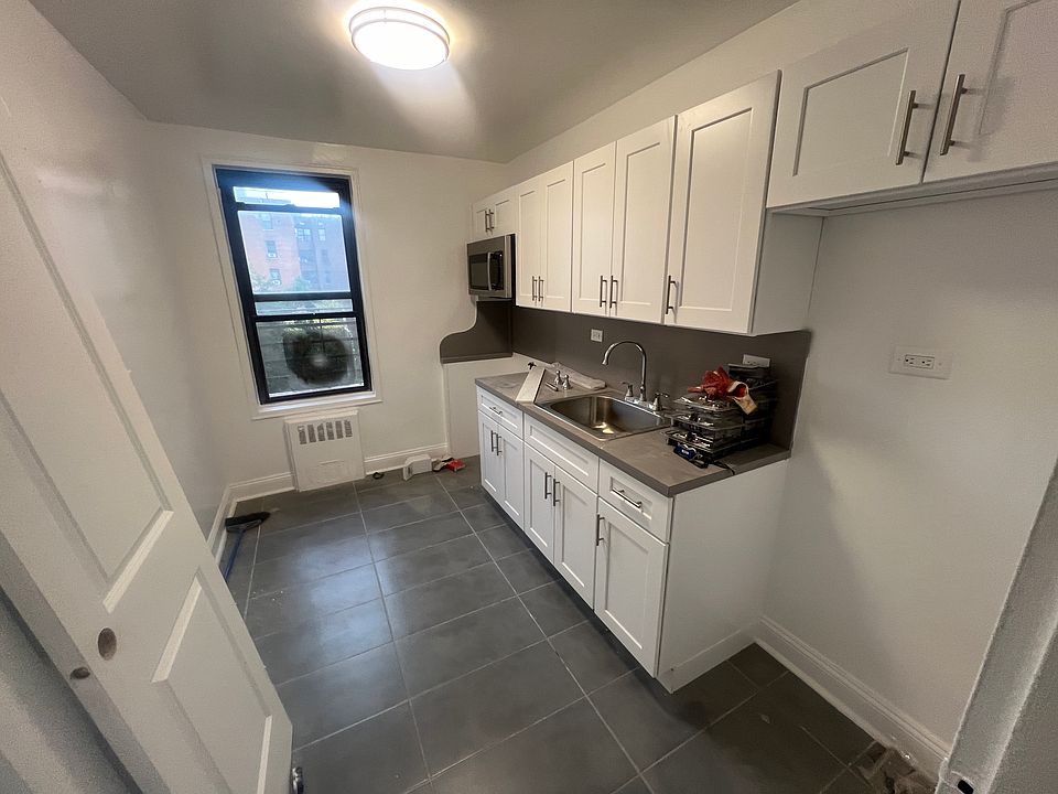 1st image of 14435 35th Ave #4L
