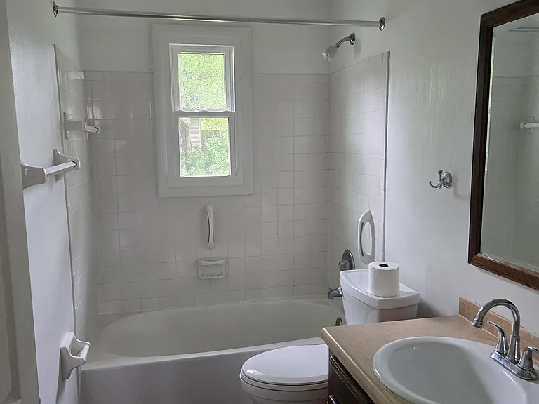 258 E Plum St — Photo 12